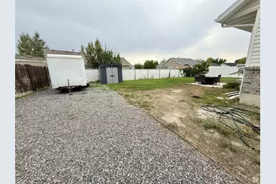 2142 E Fall St, Eagle Mountain, UT 84005 - Photo 32