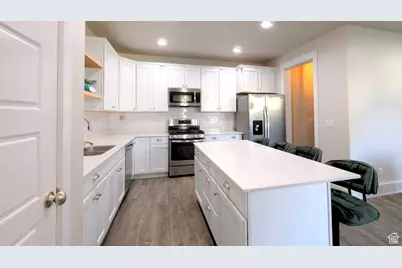 2444 N Stanley Crane Dr, Clinton, UT 84015 - Photo 4