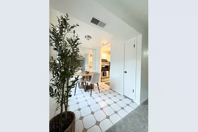 426 E Creekside Cir #B, Murray, UT 84107 - Photo 4