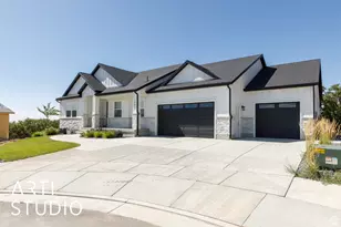 1302 E Sunset Ct, Ogden, UT 84403 - Photo 1