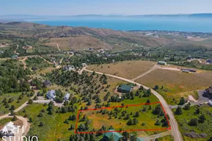 810 S Lakeview Dr, Garden City, UT 84028 - Photo 1