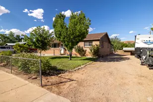 491 Mountain View Dr, Moab, UT 84532 - Photo 2