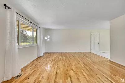 841 E Newbold Cir S, Midvale, UT 84047 - Photo 4