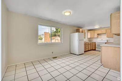 841 E Newbold Cir S, Midvale, UT 84047 - Photo 6