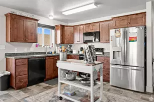 346 S Red Rock Dr, Santaquin, UT 84655 - Photo 2