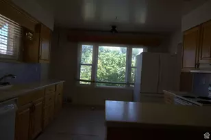 291 E 4300 S, Washington Terrace, UT 84405 - Photo 4