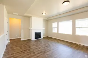 1077 S Red Barn Vw Dr, Santaquin, UT 84655 - Photo 4