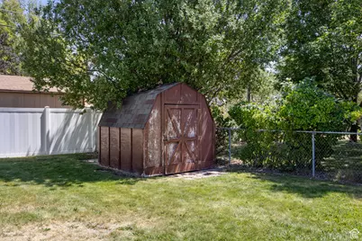 9191 S 220 E, Sandy, UT 84070 - Photo 18