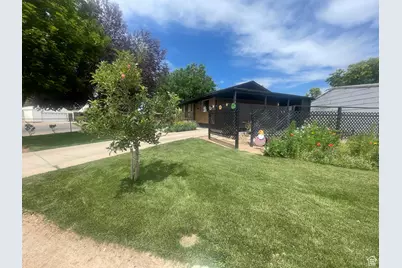 611 E Lagoon St, Roosevelt, UT 84066 - Photo 2