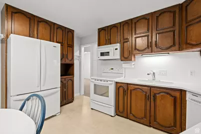 5889 S Kingston Way, Murray, UT 84107 - Photo 10