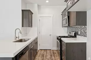 7217 N Clover Leaf Ln E, Eagle Mountain, UT 84005 - Photo 6