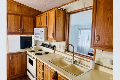 1150 W Red Hills Pkwy #122, Washington, UT 84780 - Photo 12