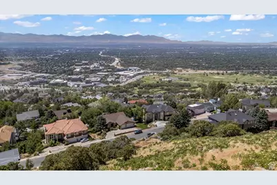 6393 S Crest Mount Cir, Holladay, UT 84121 - Photo 6