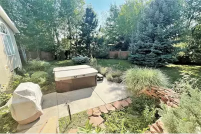 2009 E Sweetbriar Ln, Sandy, UT 84092 - Photo 26