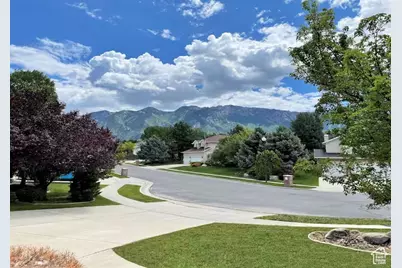 2009 E Sweetbriar Ln, Sandy, UT 84092 - Photo 2