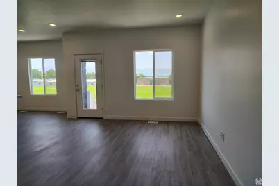 2065 N Loxley Dr, Tooele, UT 84074 - Photo 8