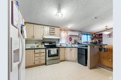 1040 W Center St, Hinckley, UT 84635 - Photo 22