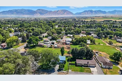 136 S 200 W, Wellsville, UT 84339 - Photo 2