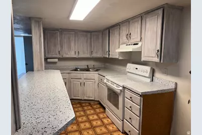 4600 S Creekview Dr, Murray, UT 84107 - Photo 22