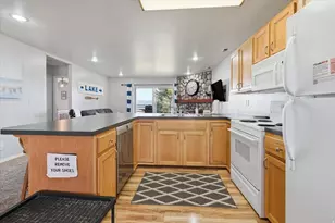 929 N Harbor Village East Dr E, Garden City, UT 84028 - Photo 8