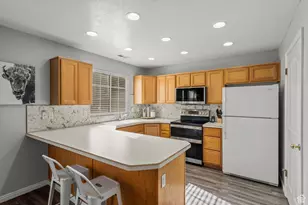 1027 E Sara Ln S, Ogden, UT 84404 - Photo 8