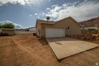 1065 Bowling Alley Ln, Moab, UT 84532 - Photo 4