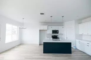 826 N Pugh Ln, Saratoga Springs, UT 84045 - Photo 2