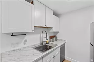 415 E Creekside Cir S, Murray, UT 84107 - Photo 12