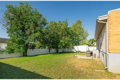 777 W 300 N, Clearfield, UT 84015 - Photo 32
