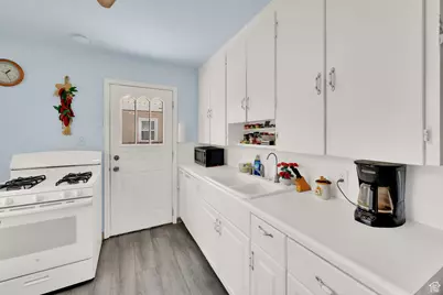 853 N 235 E, Orem, UT 84057 - Photo 4