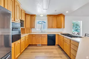 246 W Golden Harvest Rd, Draper, UT 84020 - Photo 8