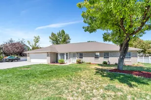 246 W Golden Harvest Rd, Draper, UT 84020 - Photo 2