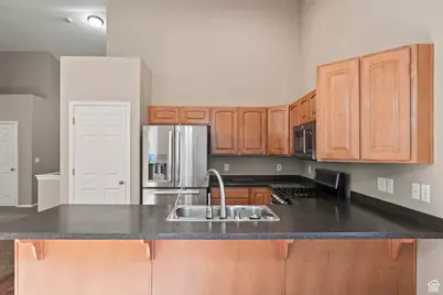 7875 N Brookwood Dr, Eagle Mountain, UT 84005 - Photo 8