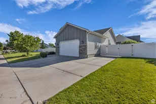 2322 N 2500 W, Clinton, UT 84015 - Photo 4