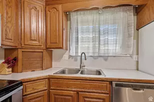 553 N 200 W, Bountiful, UT 84010 - Photo 10