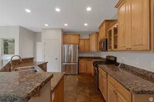 2087 E Eagle Crest Dr Dr S, Draper (UT Cnty), UT 84020 - Photo 12