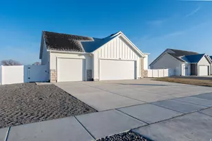 429 E Stafford St, Grantsville, UT 84029 - Photo 2