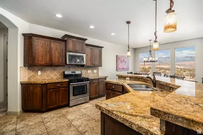 4352 W 2440 S, Hurricane, UT 84737 - Photo 8