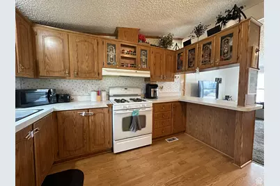190 W 400 S, Fillmore, UT 84631 - Photo 6