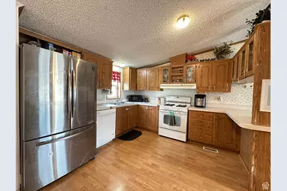 190 W 400 S, Fillmore, UT 84631 - Photo 8