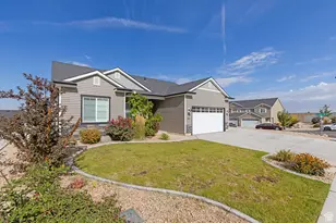 203 N Strathmore Ln, Cedar City, UT 84720 - Photo 2