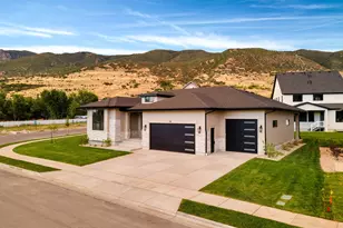 581 W Summerhill Ln N, Centerville, UT 84014 - Photo 2