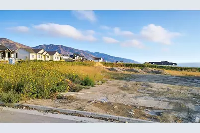 894 E 130 N #17, Hyde Park, UT 84318 - Photo 8