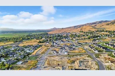 895 E 100 N #11, Hyde Park, UT 84318 - Photo 8