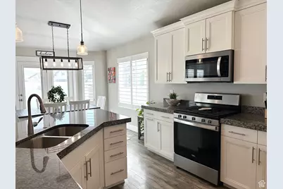 278 E Briarwood Ln, Stansbury Park, UT 84074 - Photo 8