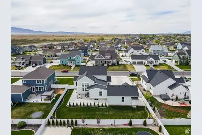 245 S Summer Breeze Ln W, Layton, UT 84041 - Photo 32