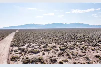 984 W 5450 N #14, Newcastle, UT 84756 - Photo 2
