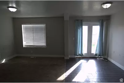 831 N Glen Eagle Ct, Tooele, UT 84074 - Photo 2