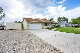 10207 N Cottonwood Dr, Cedar Hills, UT 84062 - Photo 4