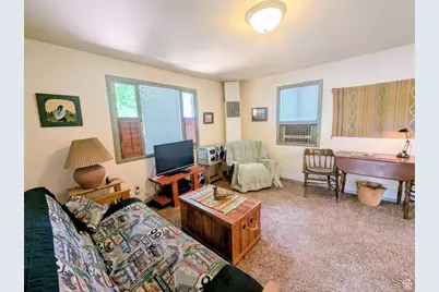 199 S 400 E, Moab, UT 84532 - Photo 8